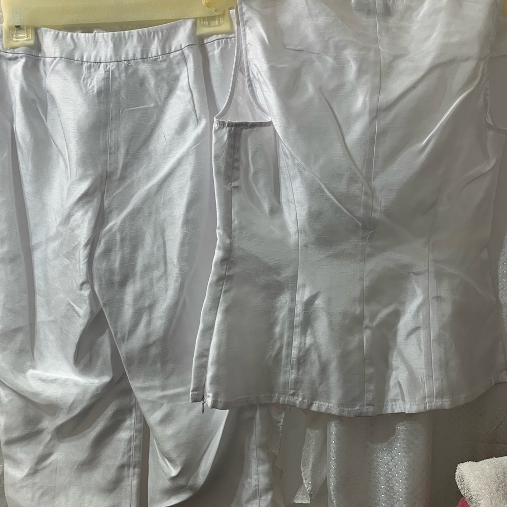 Suit - Picture 3 of 9